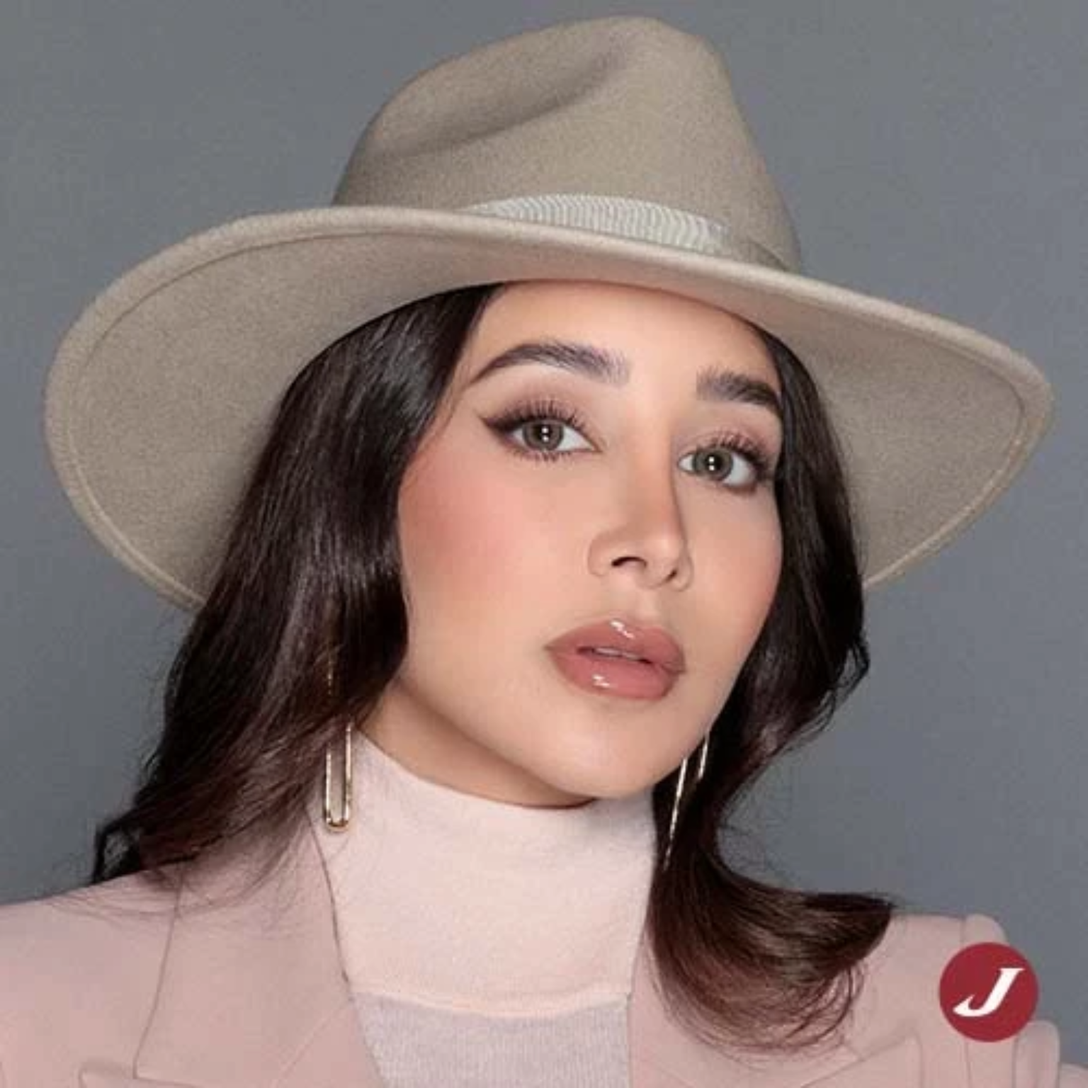 Bella Diamond Almond Gray